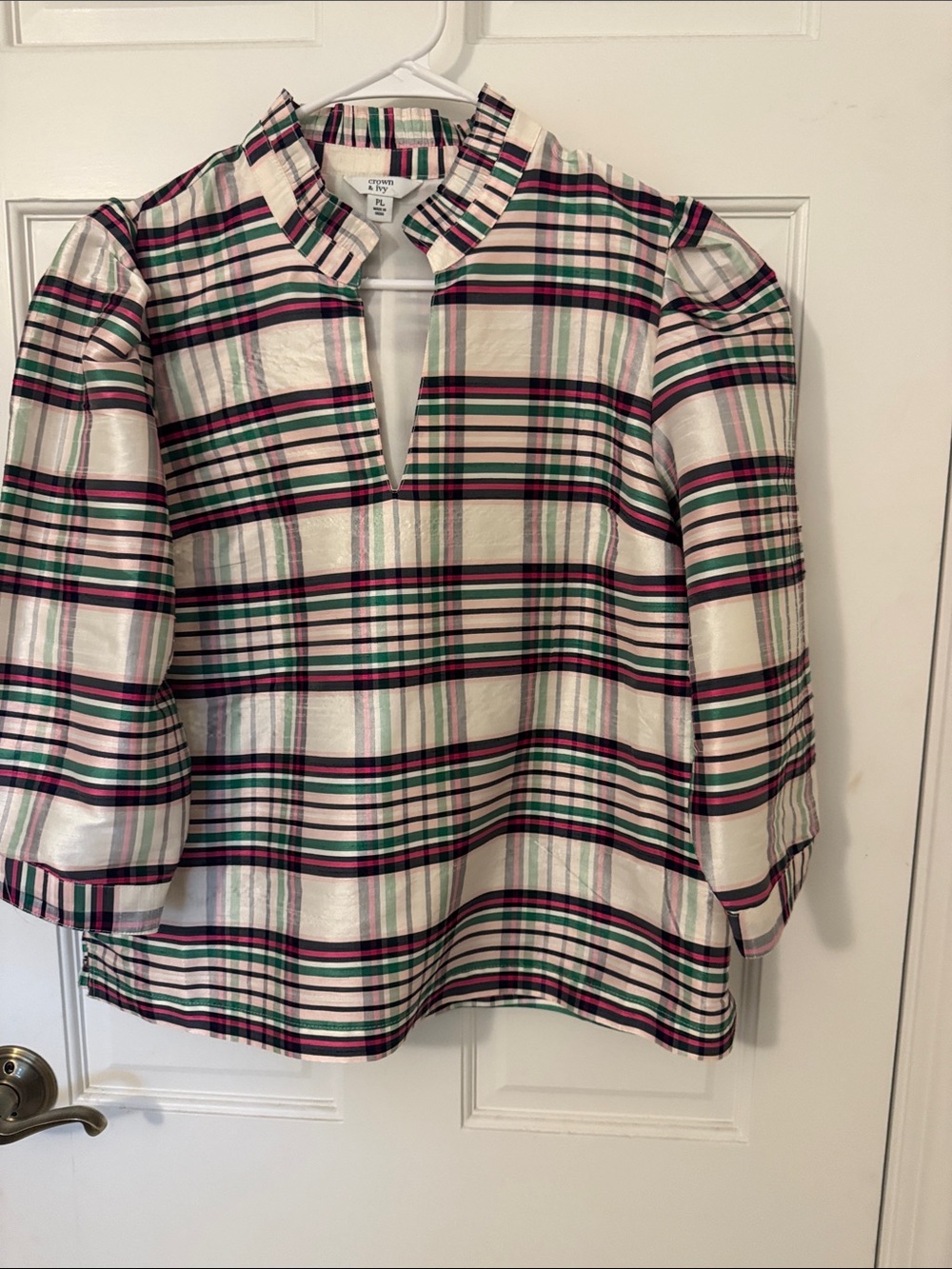 crown & ivy Plaid Popover Top in Cream, Green & Pink